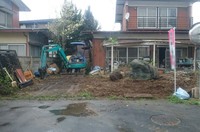 水戸市内解体前の整地ゴミ片付けの様子|ランドサービス